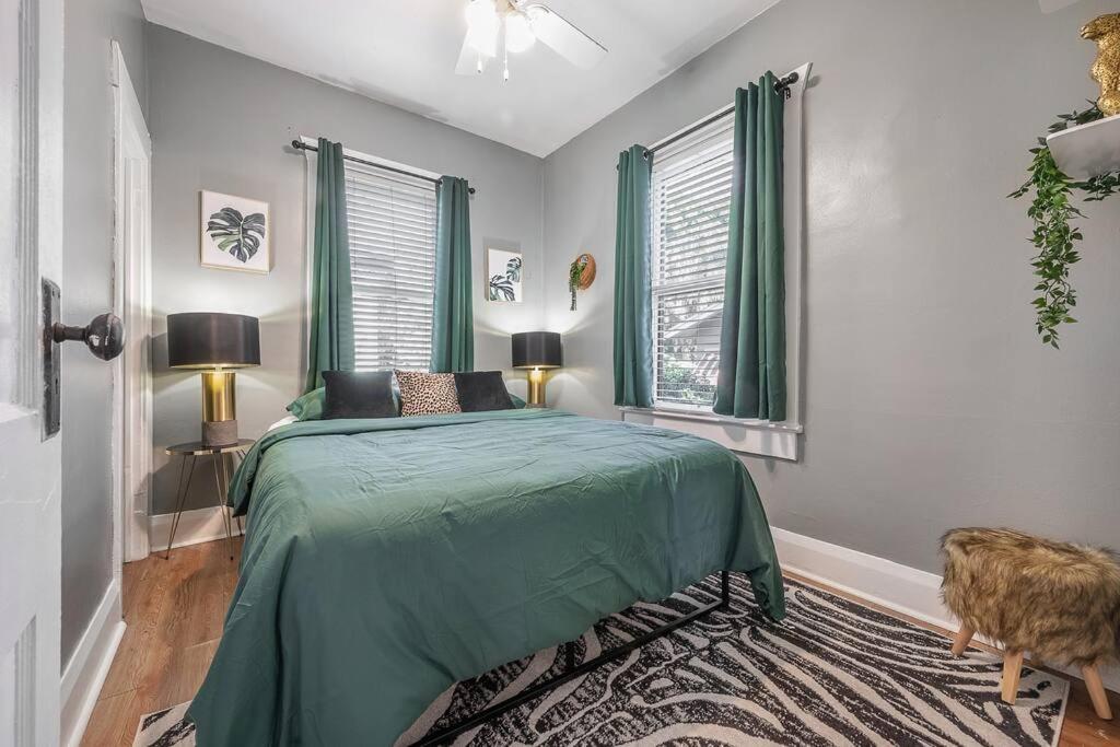 Jungle Themed Apt. Close To Coffee, Food + Shops! Tampa Luaran gambar