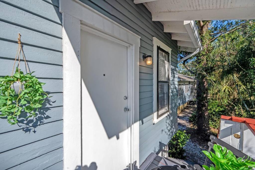 Jungle Themed Apt. Close To Coffee, Food + Shops! Tampa Luaran gambar