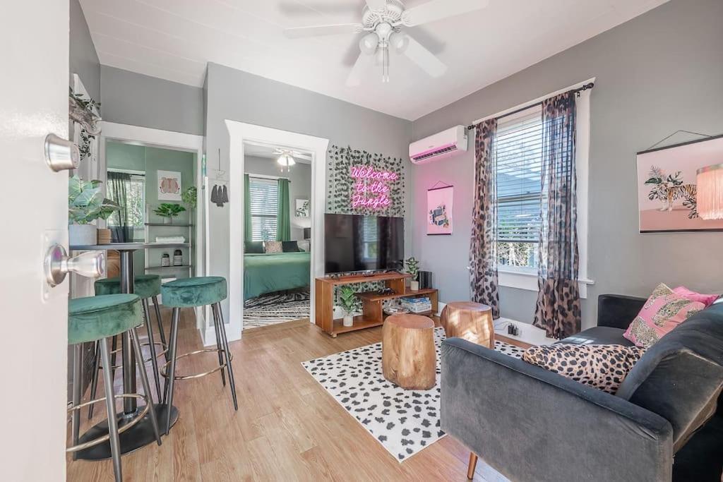Jungle Themed Apt. Close To Coffee, Food + Shops! Tampa Luaran gambar