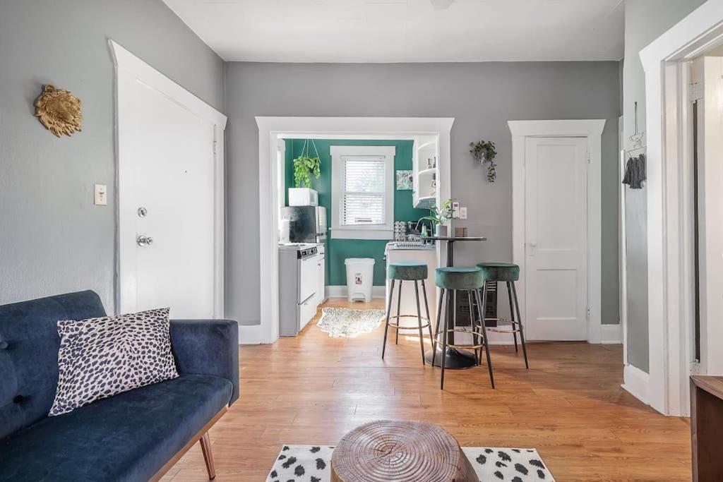 Jungle Themed Apt. Close To Coffee, Food + Shops! Tampa Luaran gambar