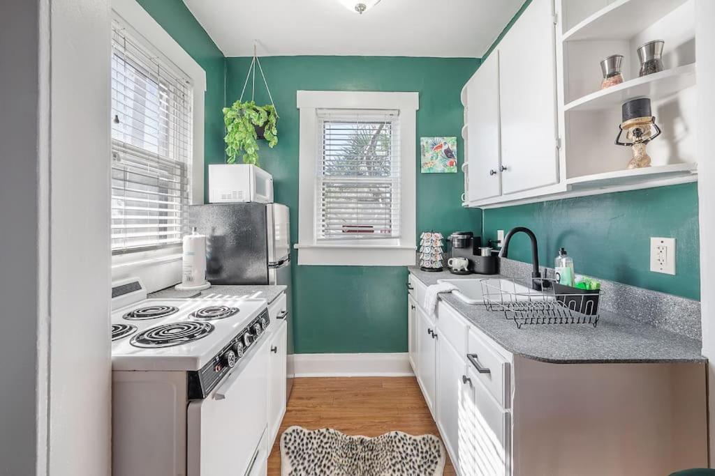 Jungle Themed Apt. Close To Coffee, Food + Shops! Tampa Luaran gambar