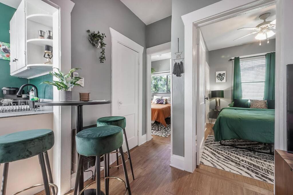 Jungle Themed Apt. Close To Coffee, Food + Shops! Tampa Luaran gambar