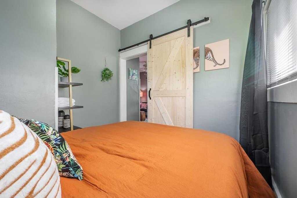 Jungle Themed Apt. Close To Coffee, Food + Shops! Tampa Luaran gambar
